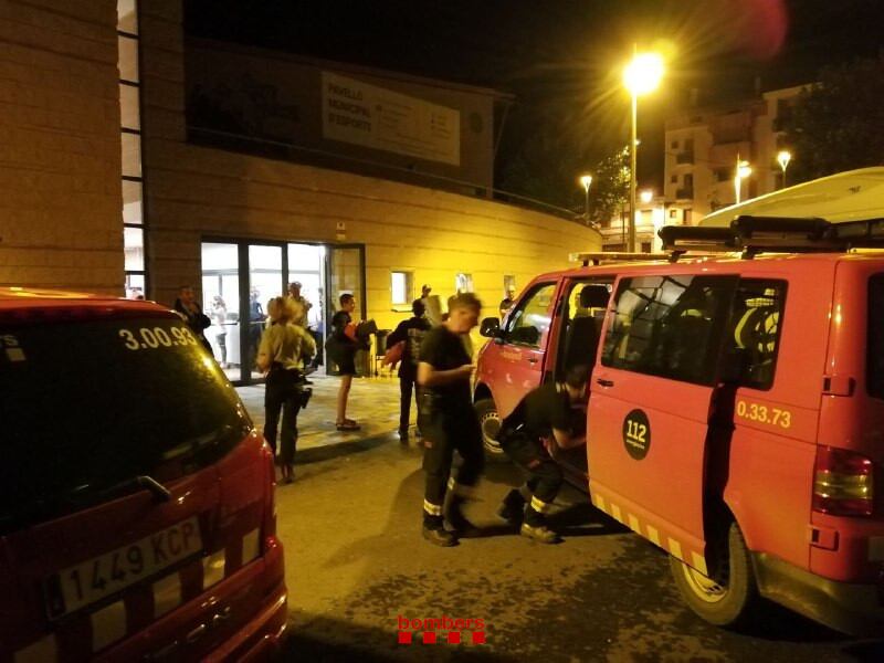 Moment de l&#039;evacuació dels joves del campament de Conca de Dalt. Foto: Cedida a l&#039;ACN pels bombers.