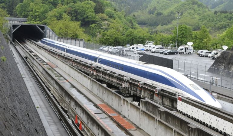 Imagen del &#039;Maglev&#039; (magnetic levitation) durante las pruebas.