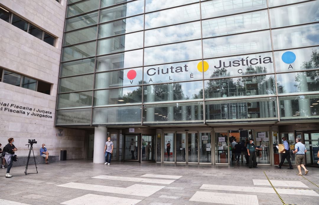 Entrada principal de la ciudad de la justicia de València. 