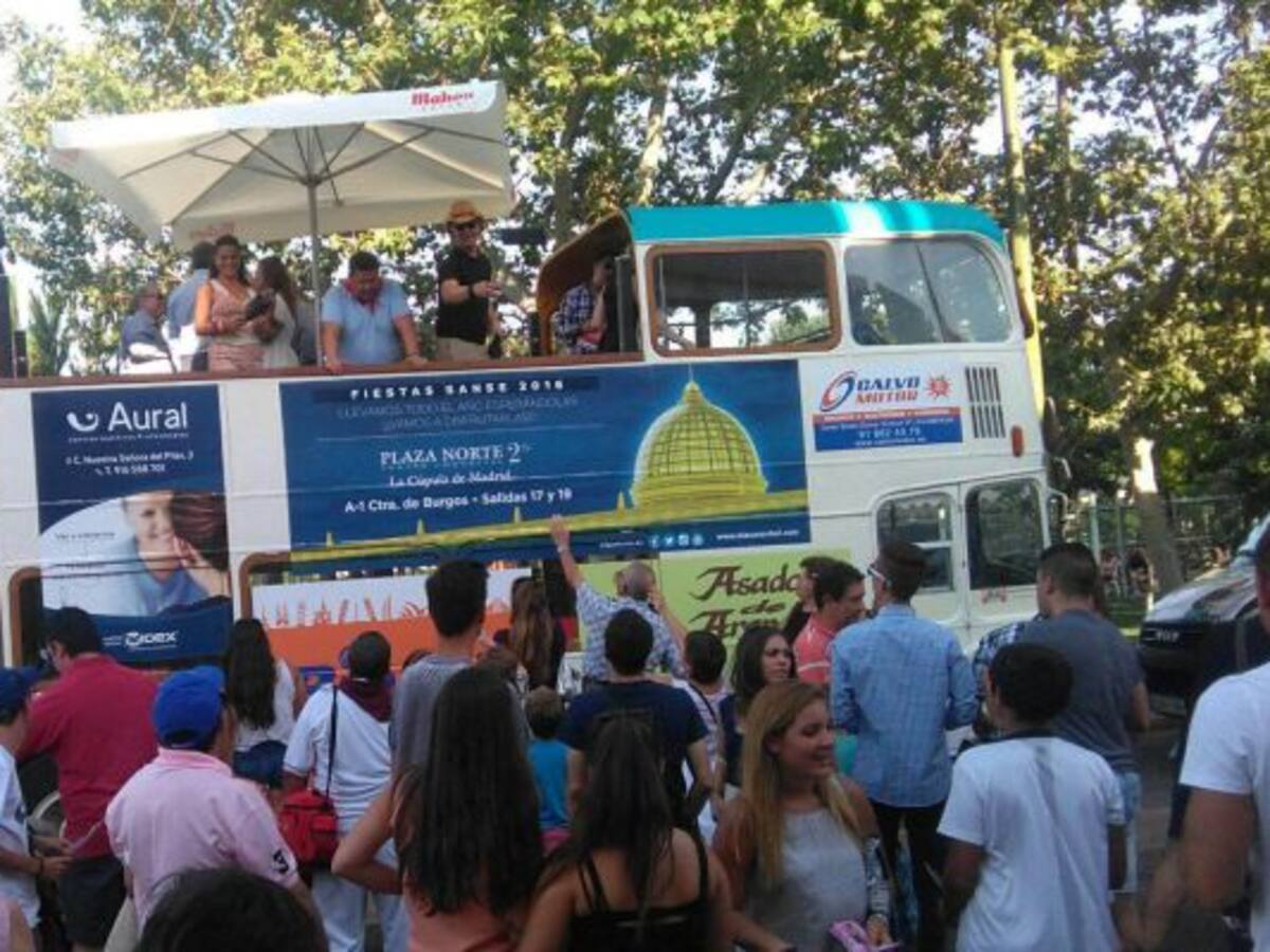 El Bus de SER Madrid Norte celebra las fiestas con Sanse