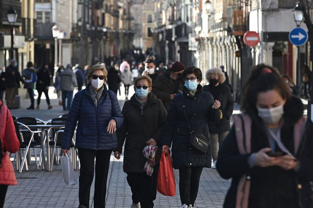 Un total de 1,8 millones de madrileños, el 29 % de la población de la región, estarán confinados desde hoy lunes