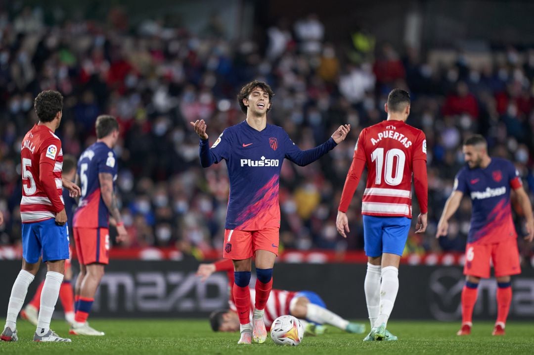 Joao Félix lamentándose de una ocasión