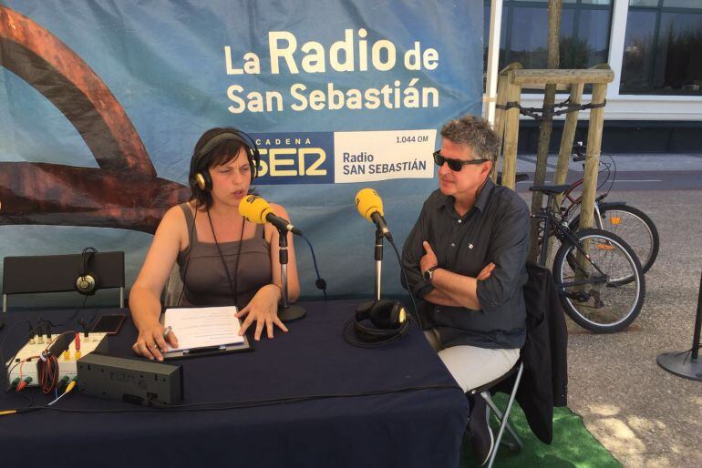 El viceconsejero de Cultura, Joxean Muñoz, en el set de Hoy por Hoy Verano.