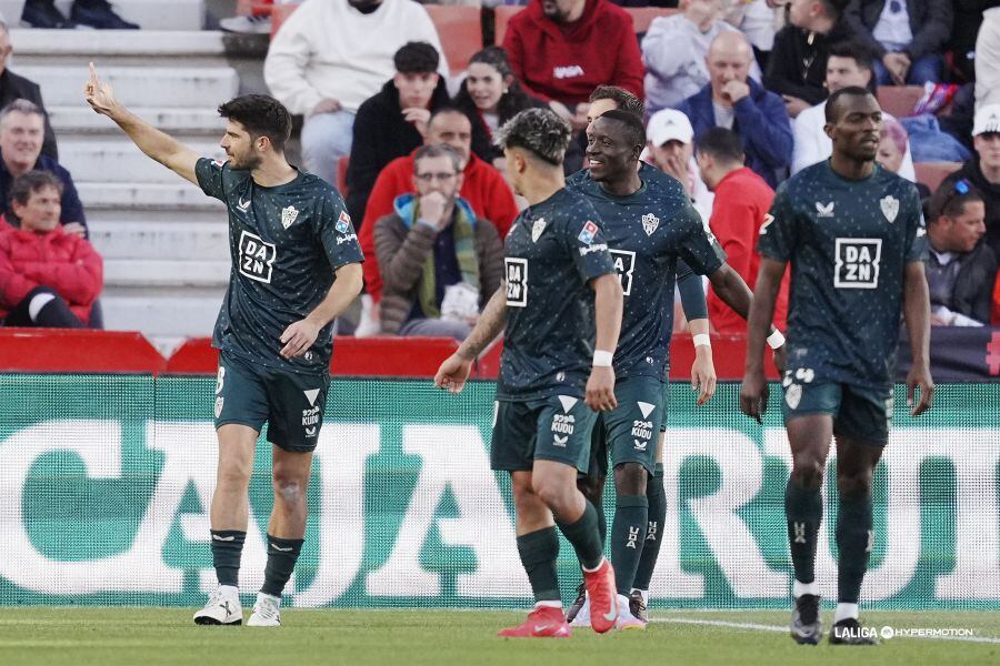 Celebración del gol de Melero en el Nuevo Estadio de Los Cármenes.