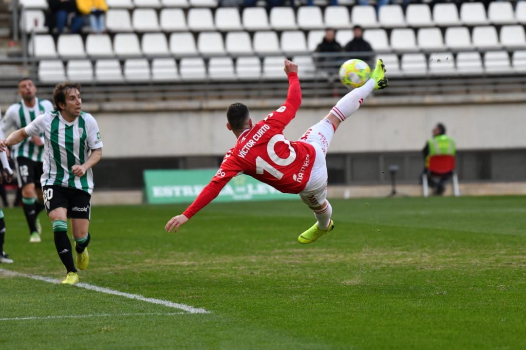 Víctor Curto en la jugada del gol contra el Córdoba