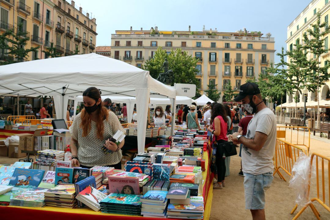 Parades a la Plaça de la Independència durant el Sant Jordi d'estiu