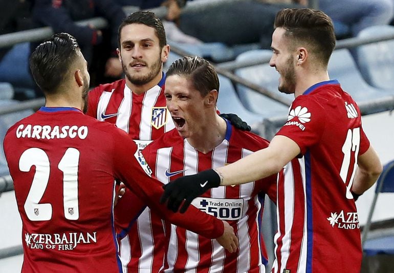 Fernando Torres celebra el gol del Atlético.