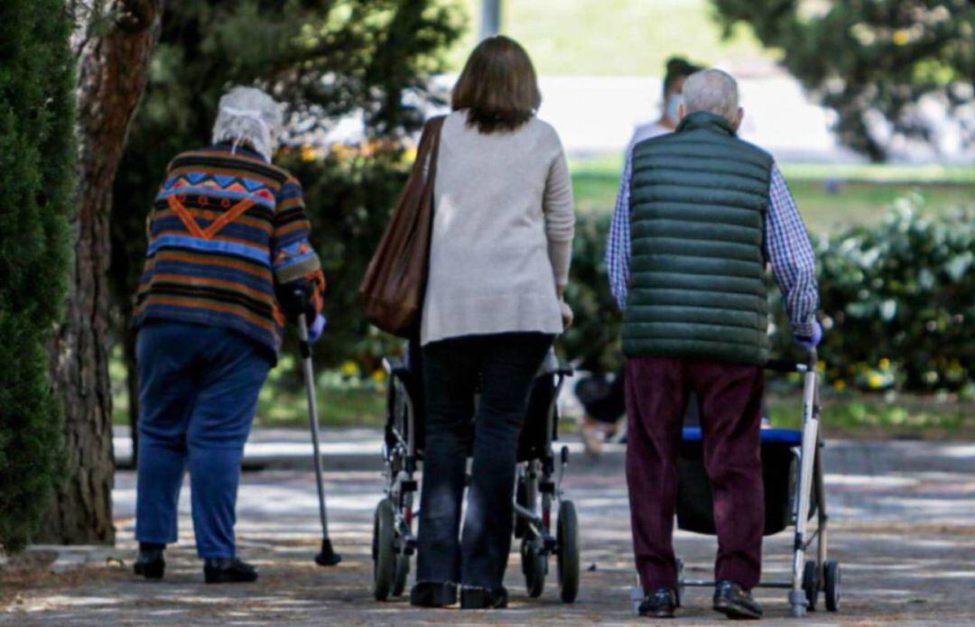 Gipuzkoa permitirá al menos cuatro salidas y dos visitas a la semana en las residencias.