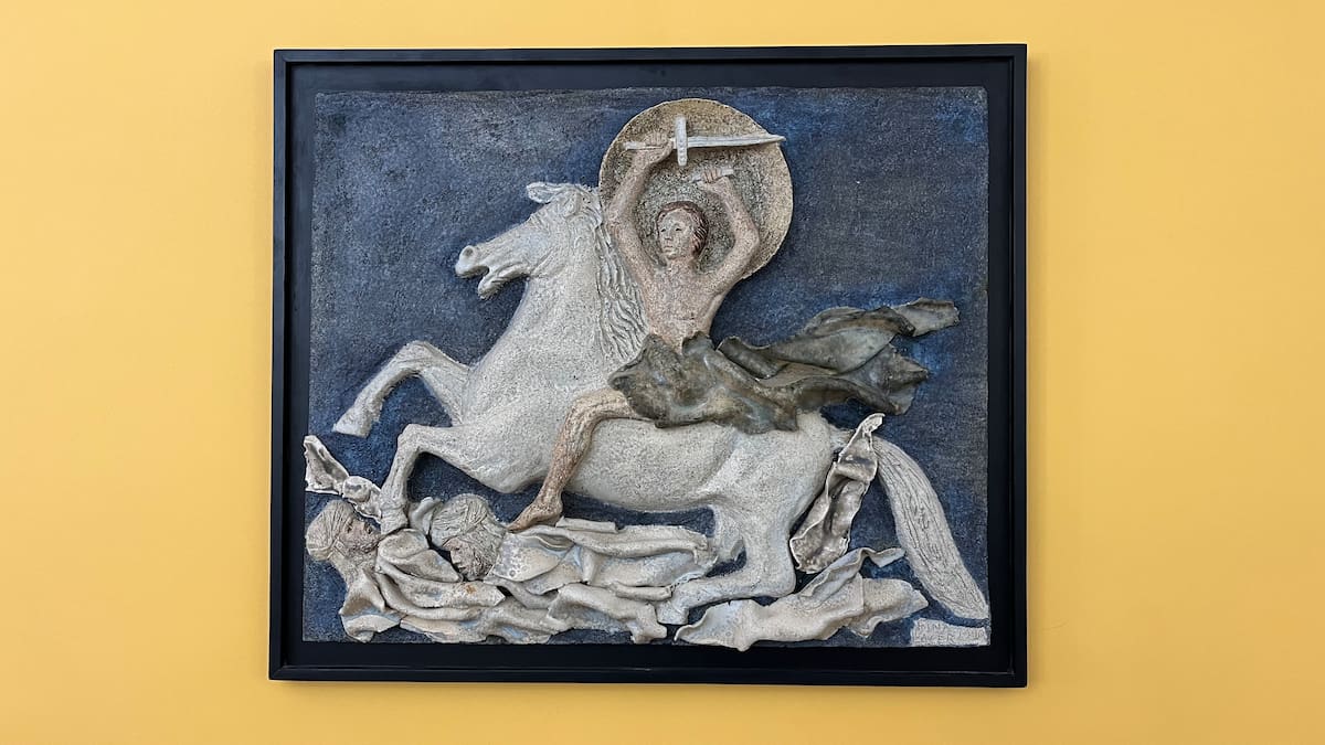 T04X03 Alcoi, avant la Festa!_L’escultura de San Jorge de Fina Llàcer