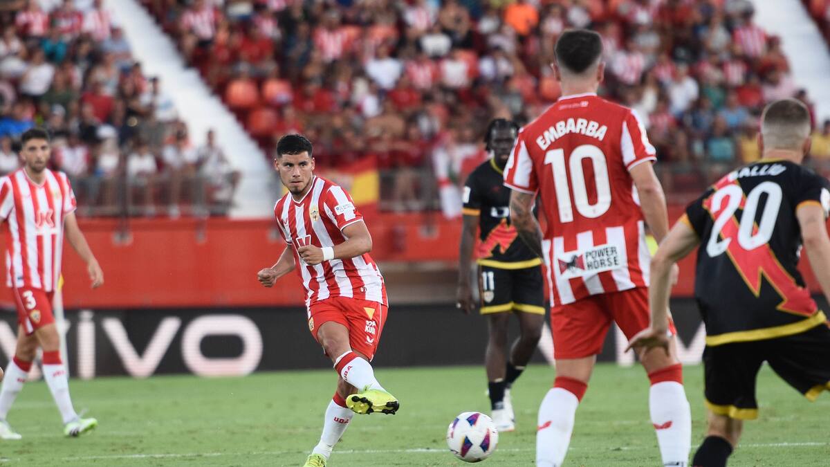 Robertone pide paso y da miles de pases