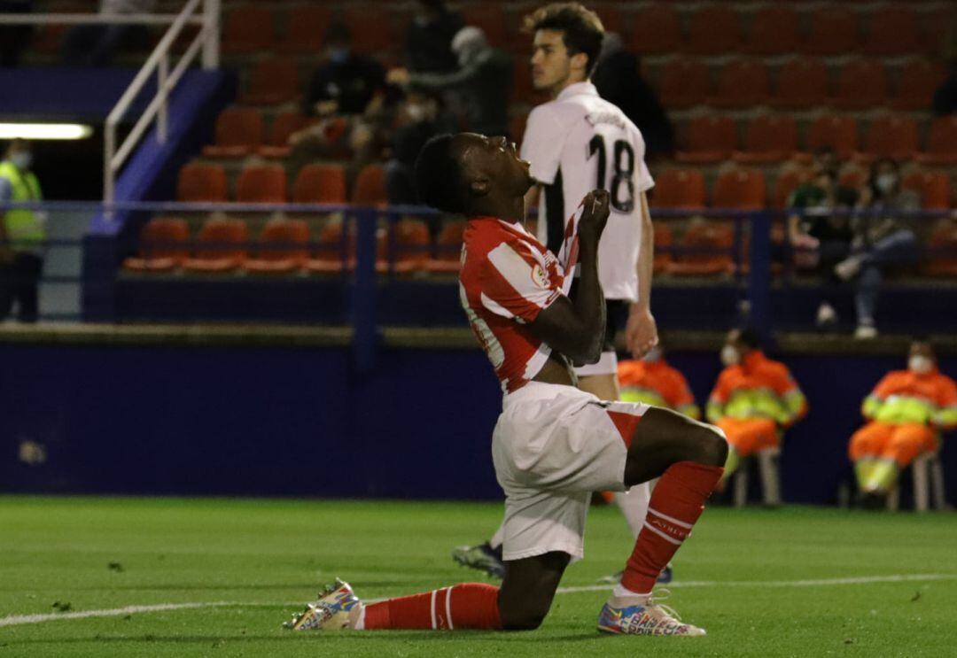 El Bilbao Athletic no puede con el Burgos y se queda sin en el premio del ascenso