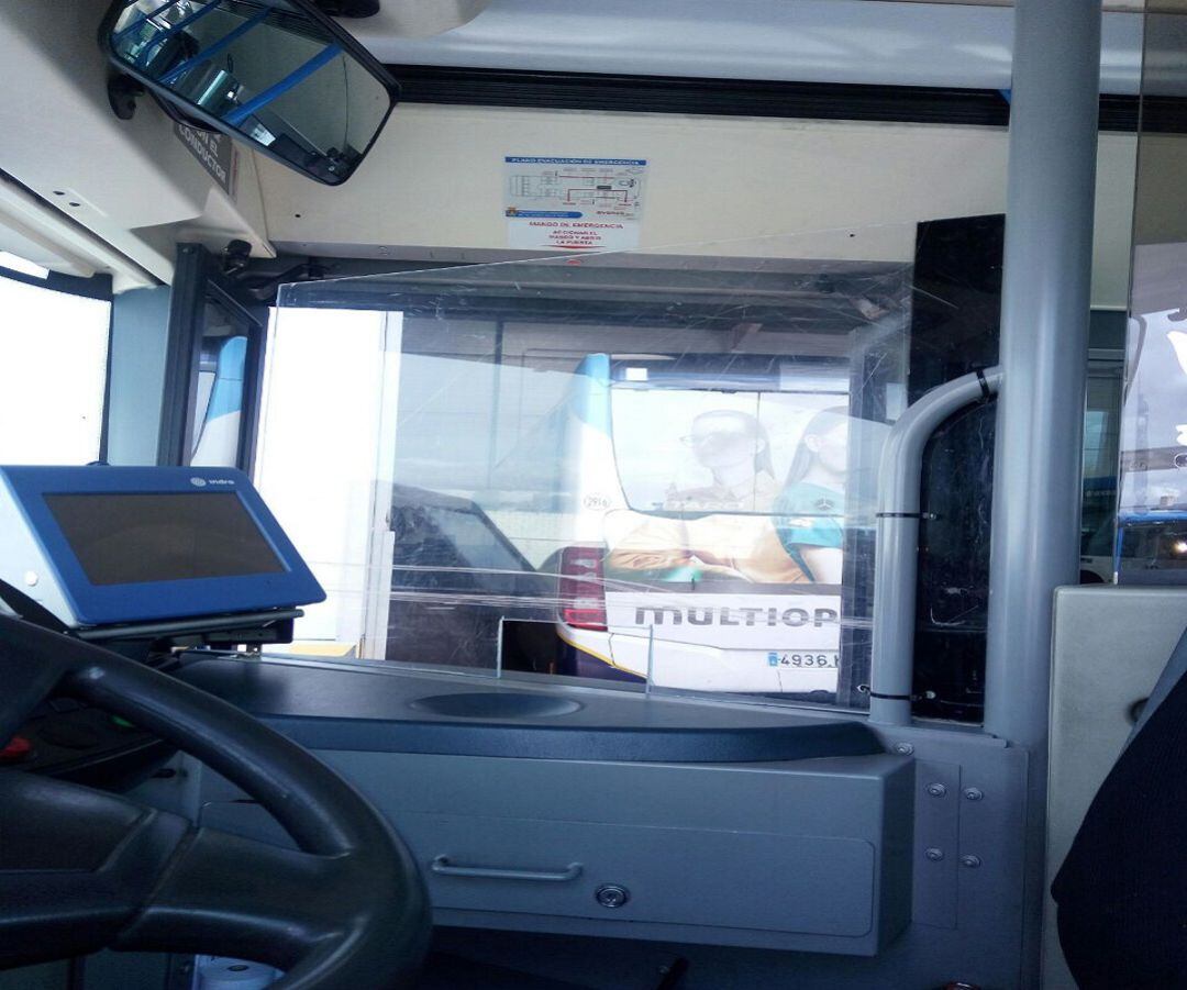 Mamparas instaladas en los autobuses 