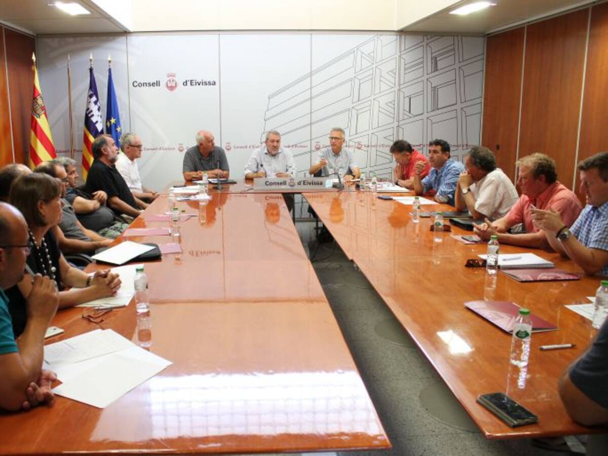 Baleares y Valencia crearán conjuntamente un nuevo Plan de Gestión de la zona pesquera pitiusa