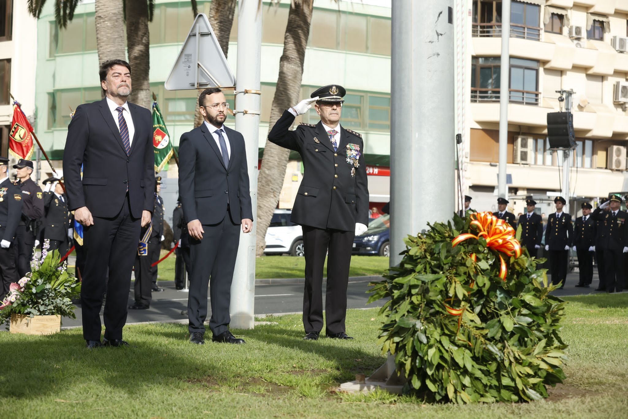 El subdelegado del Gobierno, Juan Antonio Nieves, junto al alcalde de Alicante, Luis Barcala y el Comisario Jefe Provincial de la Policía Nacional en Alicante, Manuel Lafuente