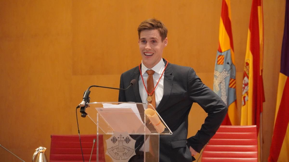 Nil Riudavets ja té la Medalla d'Or del Consell Insular de Menorca.