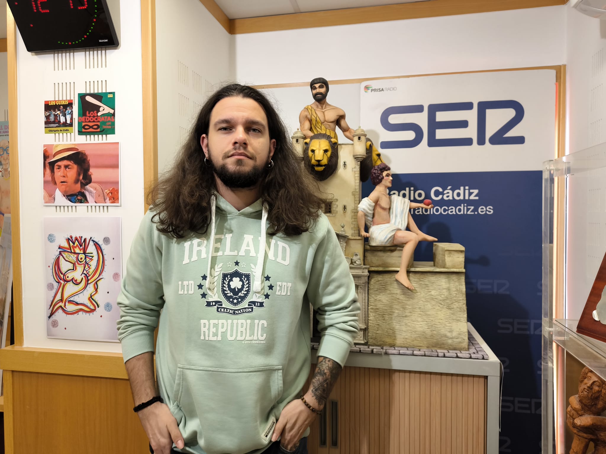 Ale 'El Peluca' en los estudios de Radio Cádiz.