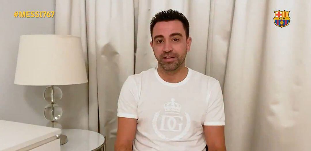 Xavi Hernández felicita a Messi por igualarle en número de partidos con el Barça