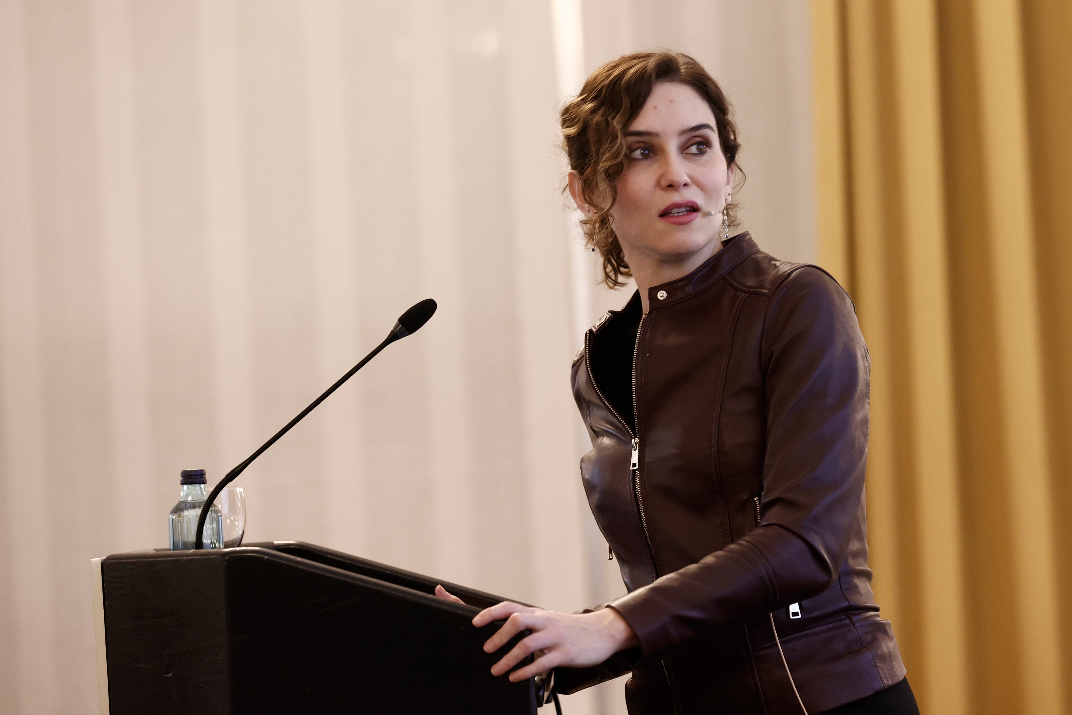 La presidenta de la Comunidad de Madrid,  Isabel Díaz Ayuso, durante la inauguración del ciclo de conferencias de política económica regional que organiza la Institución Futuro este viernes en Pamplona con motivo de su XX aniversario