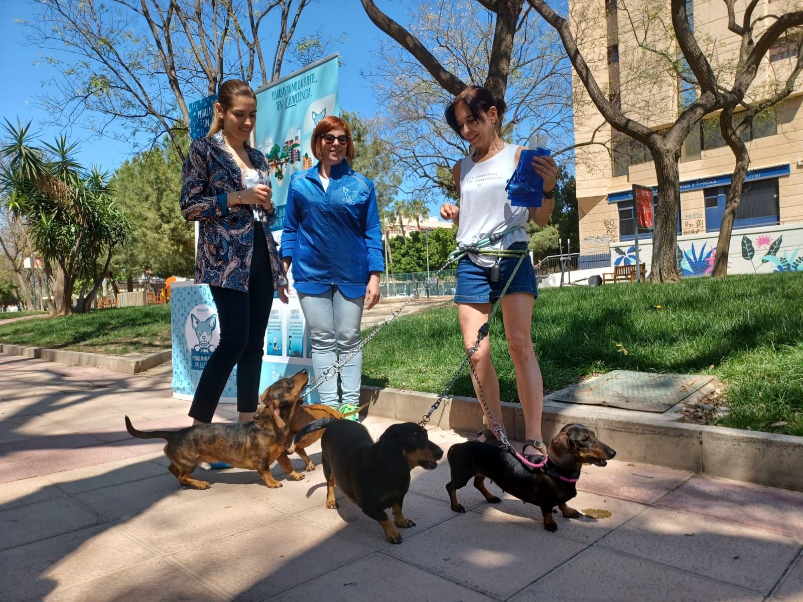 El Ayuntamiento de Murcia junto a PreZero Servicios lanzan una campaña de concienciación para evitar orines de perros en la vía pública dentro del objetivo MimaMú ‘Murcia más limpia que nunca&#039;.