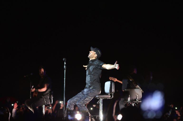 El cantante español Enrique Iglesias actúa durante un concierto ayer en la Ciudad de Durango (México).