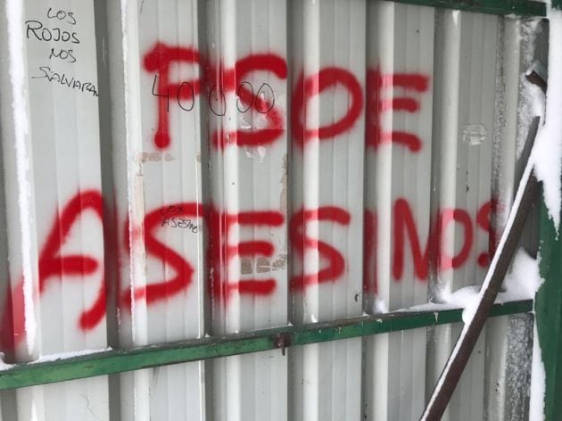 Pintadas contra el PSOE aparecidas en Cantalejo