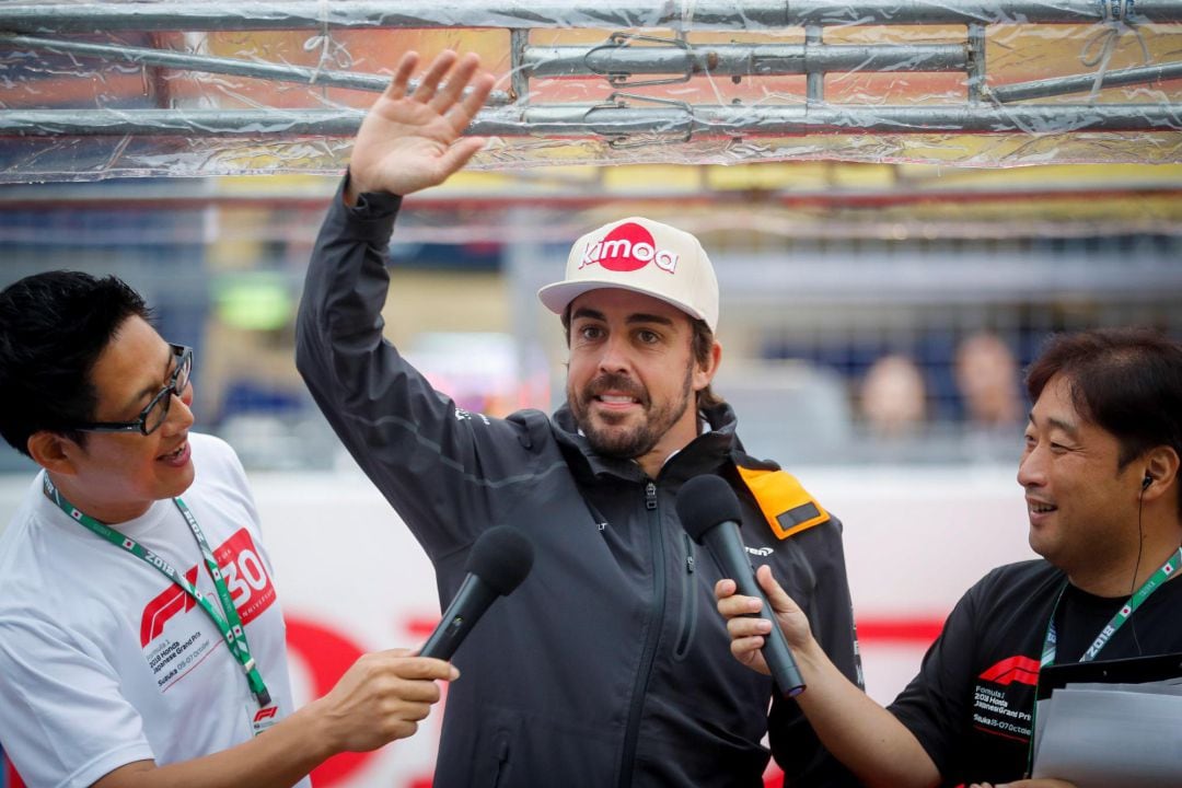 Fernando Alonso, en la sesión de autógrafos del GP de Japón.