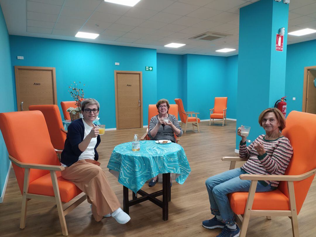 El Centro de día ha firmado un convenio con el Ayuntamiento de Alcobendas para brindar 15 plazas