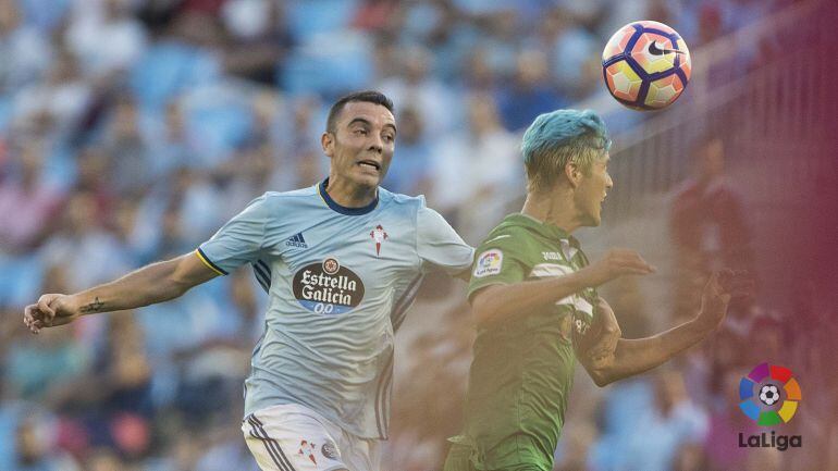 Iago Aspas pelea un balón en el choque ante el Leganés que acabó lesionado