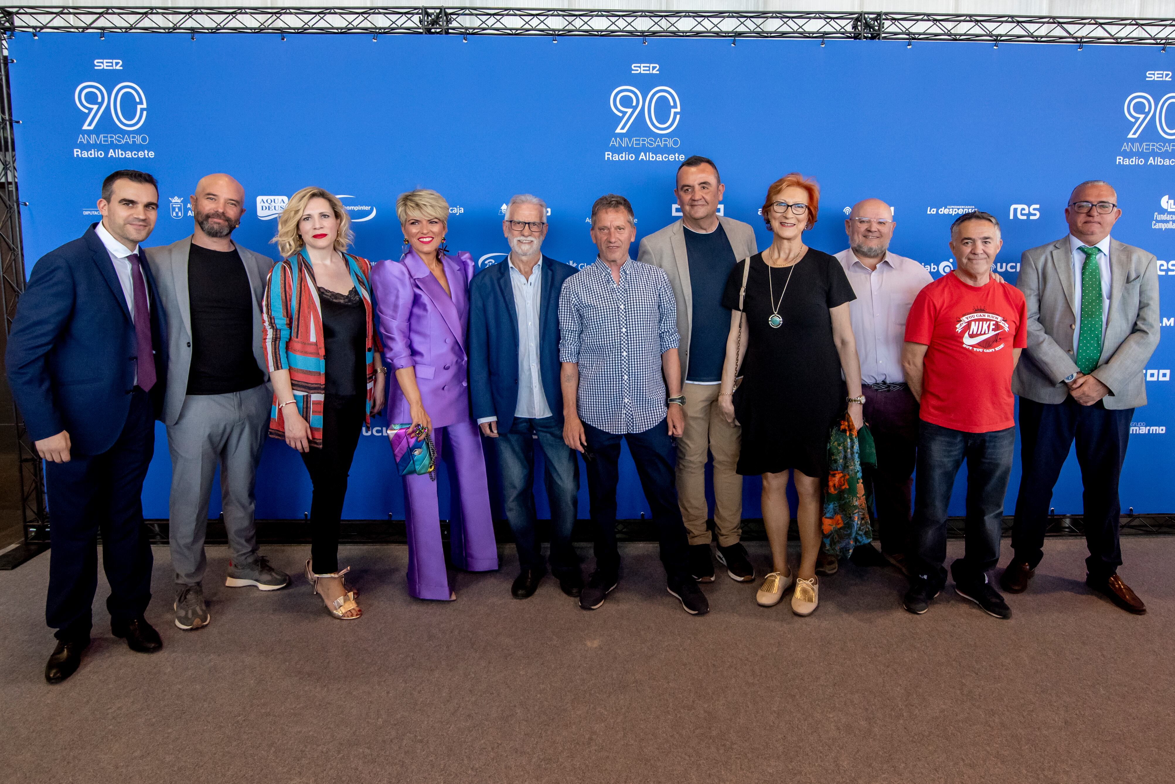 Los periodistas de Radio Albacete, Juanma Sevilla y Kiko Aznar, la jefa de gabinete del Tribunal Superior de Justicia de Castilla-La Mancha (TSJCM), Gema Mañas, la directora de esradio Albacete, María García, (ambas extrabajadoras de Radio Albacete), el exredactor de Radio Albacete, Pepe López, extécnico de Radio Albacete, José Ángel Candel, exempleado de Radio Albacete, Pepe García, exredactora de Radio Albacete, Inmaculada Ruíz, técnico de Cadena SER, Antonio Rada, Juan Moya, exempleado de Radio Albacete, y Luis Castelo, exredactor de Radio Albacete y actual director de Radio Marca en Albacete.