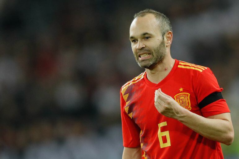 Andrés Iniesta asistió a Rodrigo, que arbió el marcador en el Alemania - España.