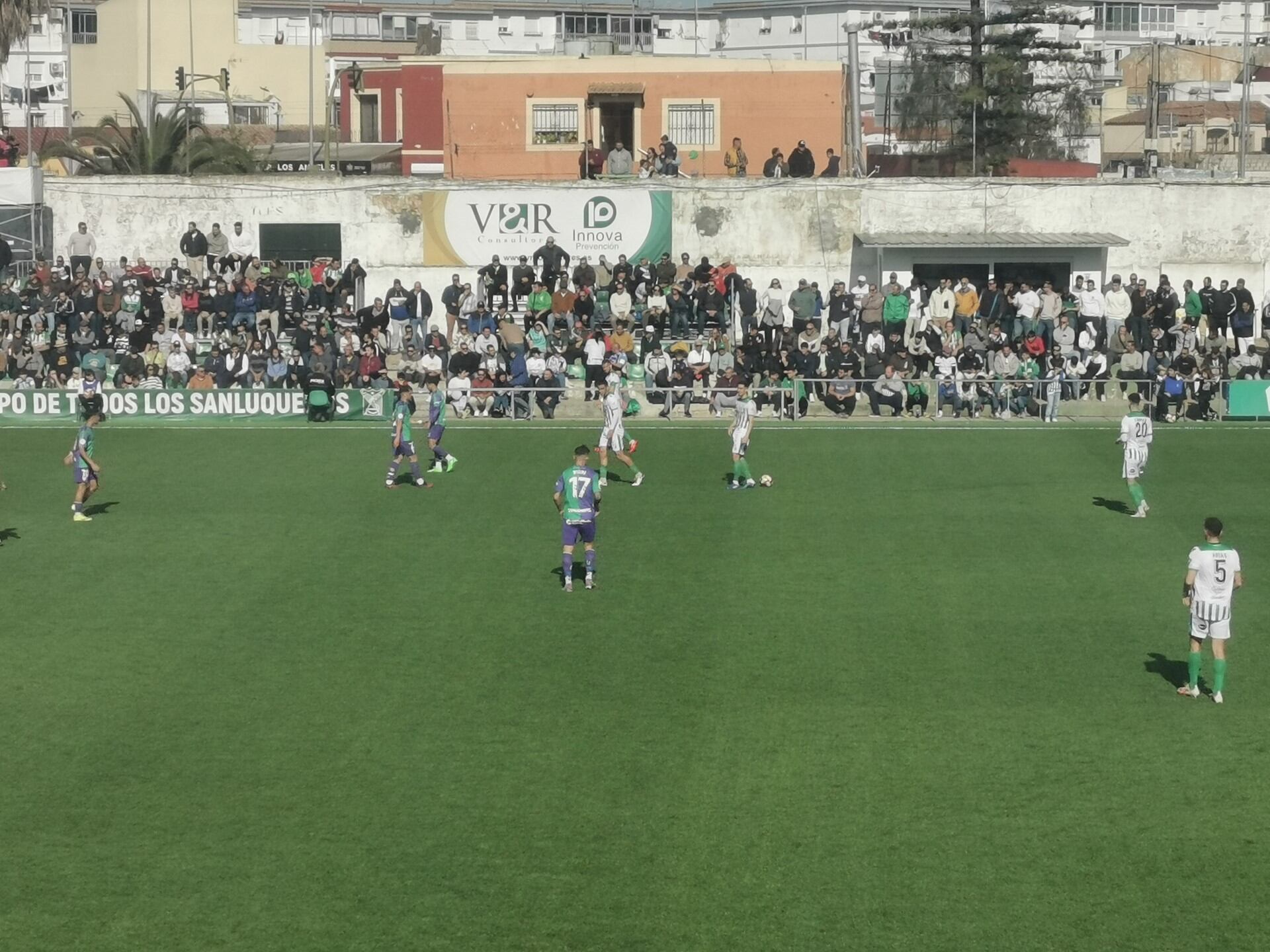 El Málaga se enfrentó al Sanluqueño en el estadio de El Palmar de Sanlucar de Barrameda