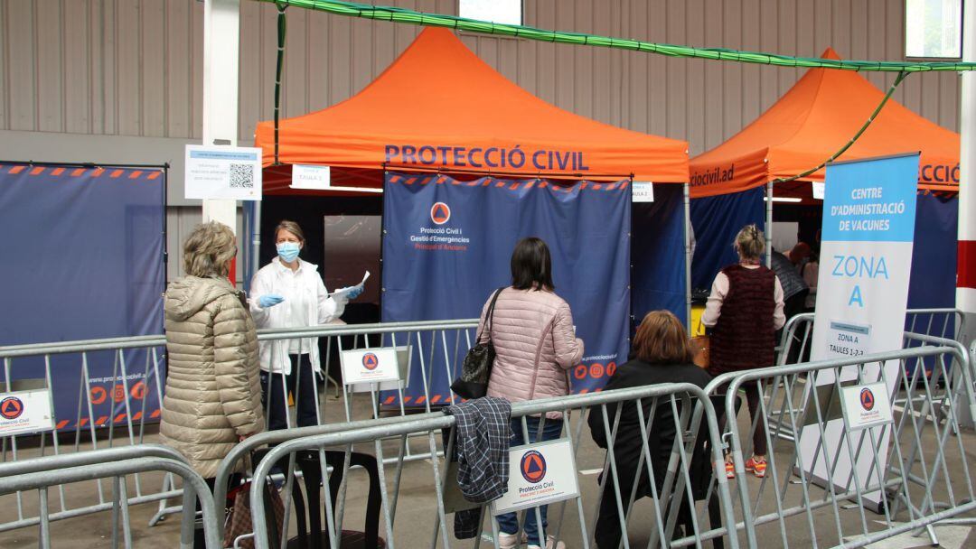Centre de vacunació, a l'antiga plaça de braus a Andorra la Vella.