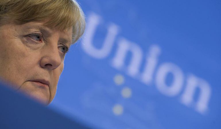 La canciller alemana, Angela Merkel, da una rueda prensa tras finalizar la cumbre del Consejo Europeo.