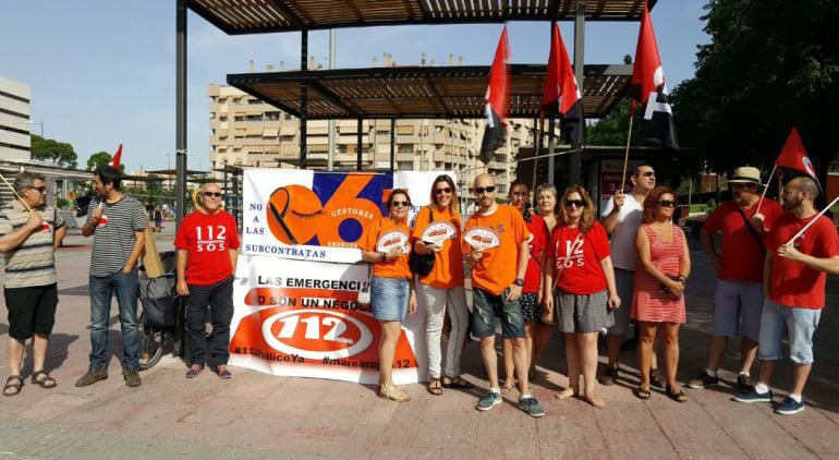 Concentración de delegados sindicales de la CGT de Granada en las empresas del 061 y el 112