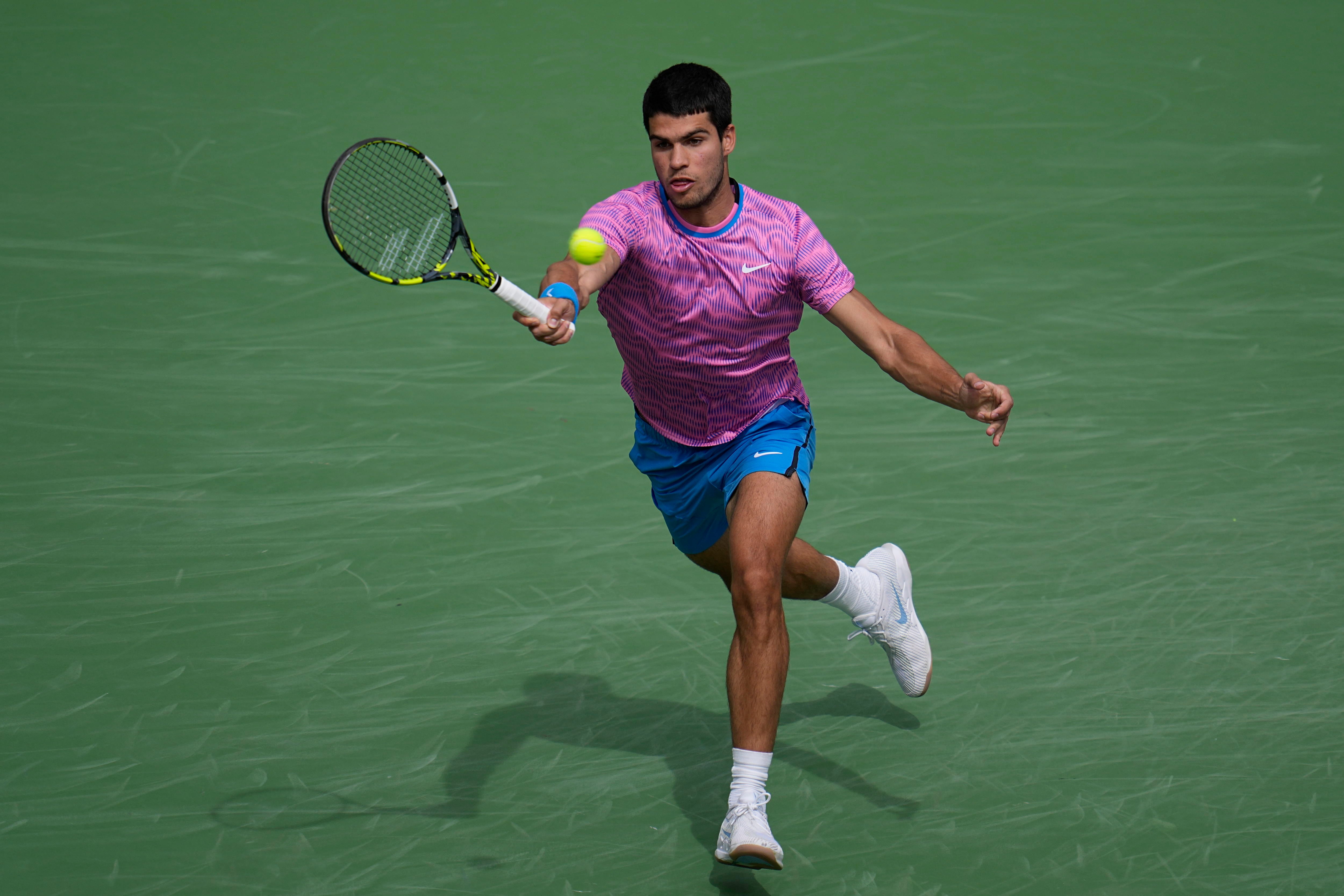 Carlos Alcaraz durante su encuentro ante Félix Auger-Aliassime en el Masters de Indian Wells. (Tenis, España) EFE/EPA/RAY ACEVEDO