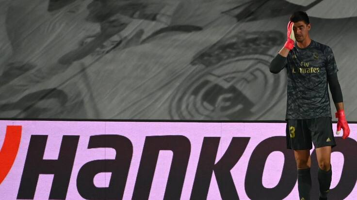 Los colaboradores de la SER se llevan las manos a la cabeza después del golpe de Courtois