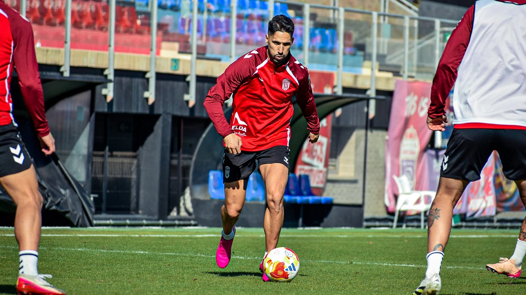 El Eldense está liderado en el campo por Fidel Chaves.