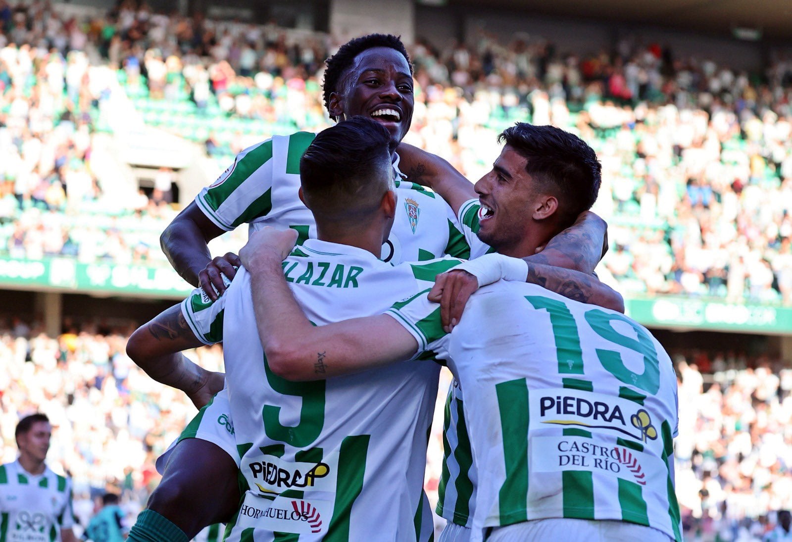 Los jugadores celebran uno de los goles al Sanluqueño (prensa CCF)