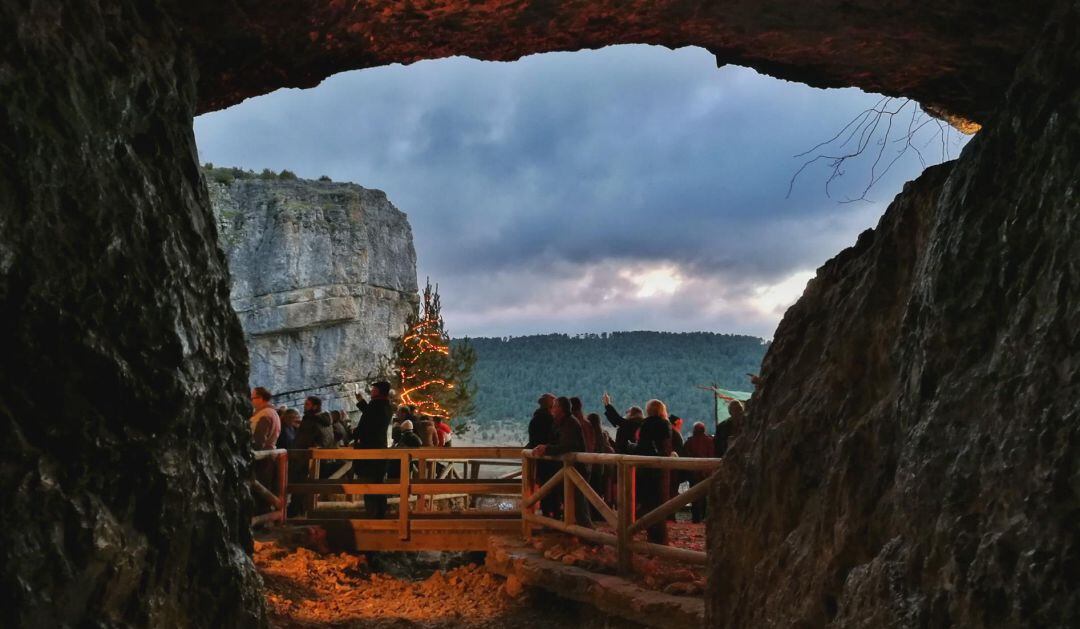 Gruta natural en el barrio de La Cueva, en Vega del Codorno (Cuenca), donde se representa el belén viviente.