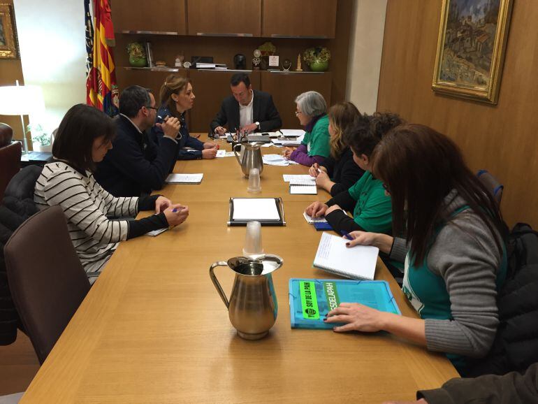 Reunión de esta mañana del alcalde con miembros de la PAH