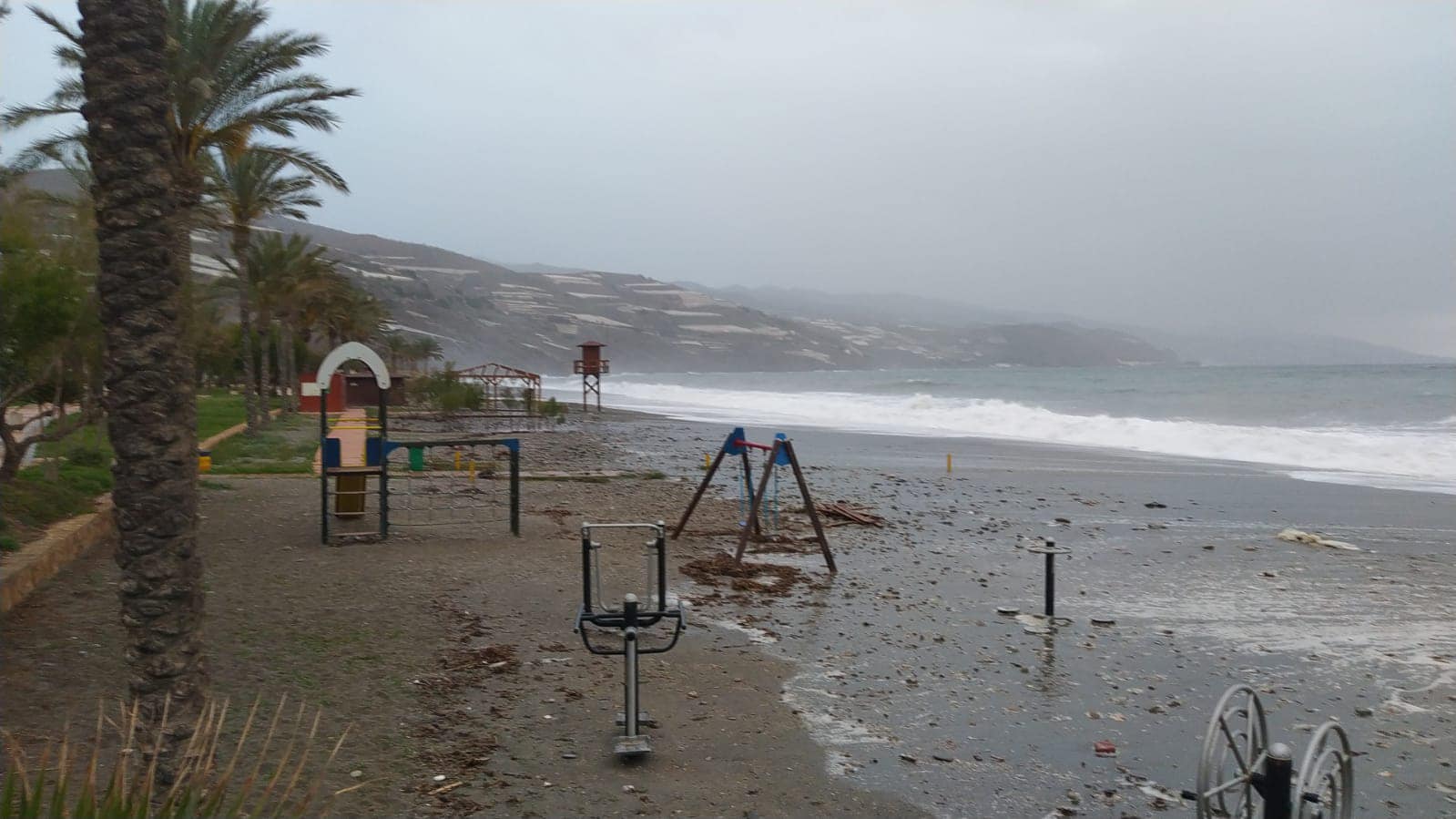 Temporal de levante de abril de 2022 azotando la playa de Castell de Ferro (Gualchos), en la Costa Tropical de Granada