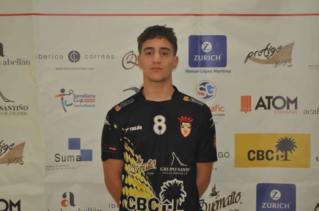 Juan Carlos Sempere va afianzando su progresión como jugador de balonmano