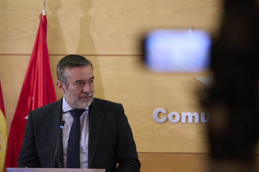 El consejero de Justicia, Interior y Víctimas en funciones de la Comunidad de Madrid, Enrique López, interviene en una rueda de prensa para informar sobre las medidas ante el fin del Estado de alarma.