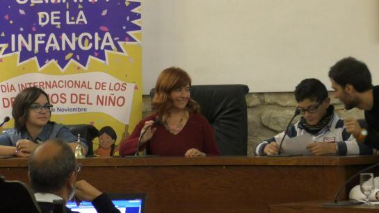 La alcaldesa de Úbeda, Toni Olivares, preside un Pleno Infantil con motivo del Dia Internacional de los derechos del niño