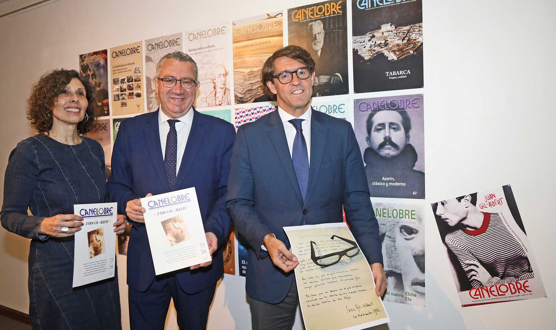 Cristina Martínez, Toni Pérez y Juan de Dios Navarro, en el acto de presentación de esta aportación del legado de Juan Gil-Albert al Instituto Cervantes