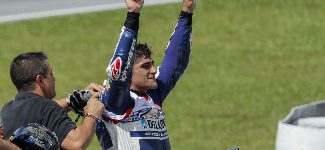 Jorge Martín celebrando su victoria en el campeonato de Moto3