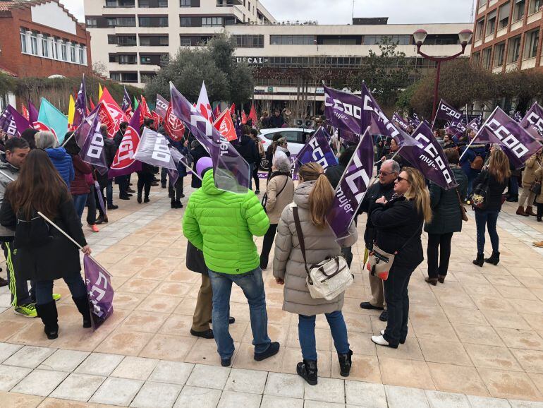 Movilización de UGT y CCOO en la Plaza de los juzgados