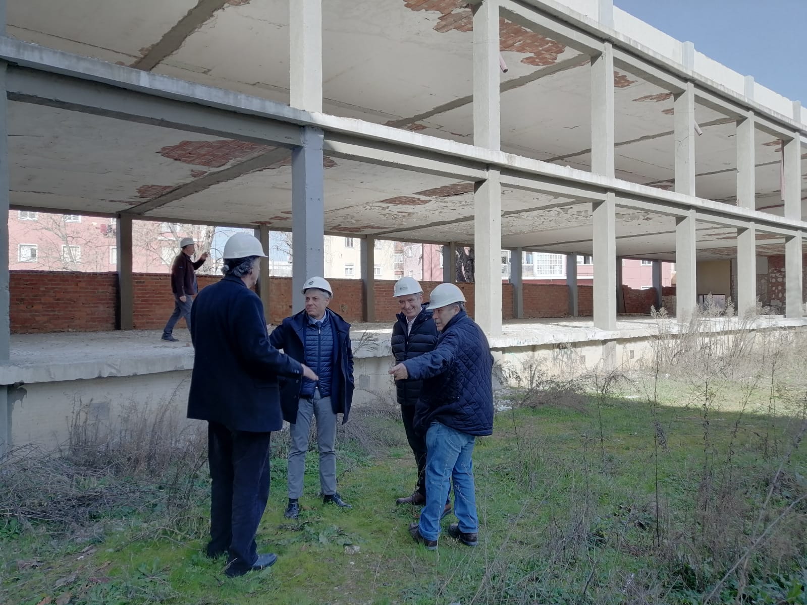 El delegado de la Junta visita las obras del centro de salud de Pinilla