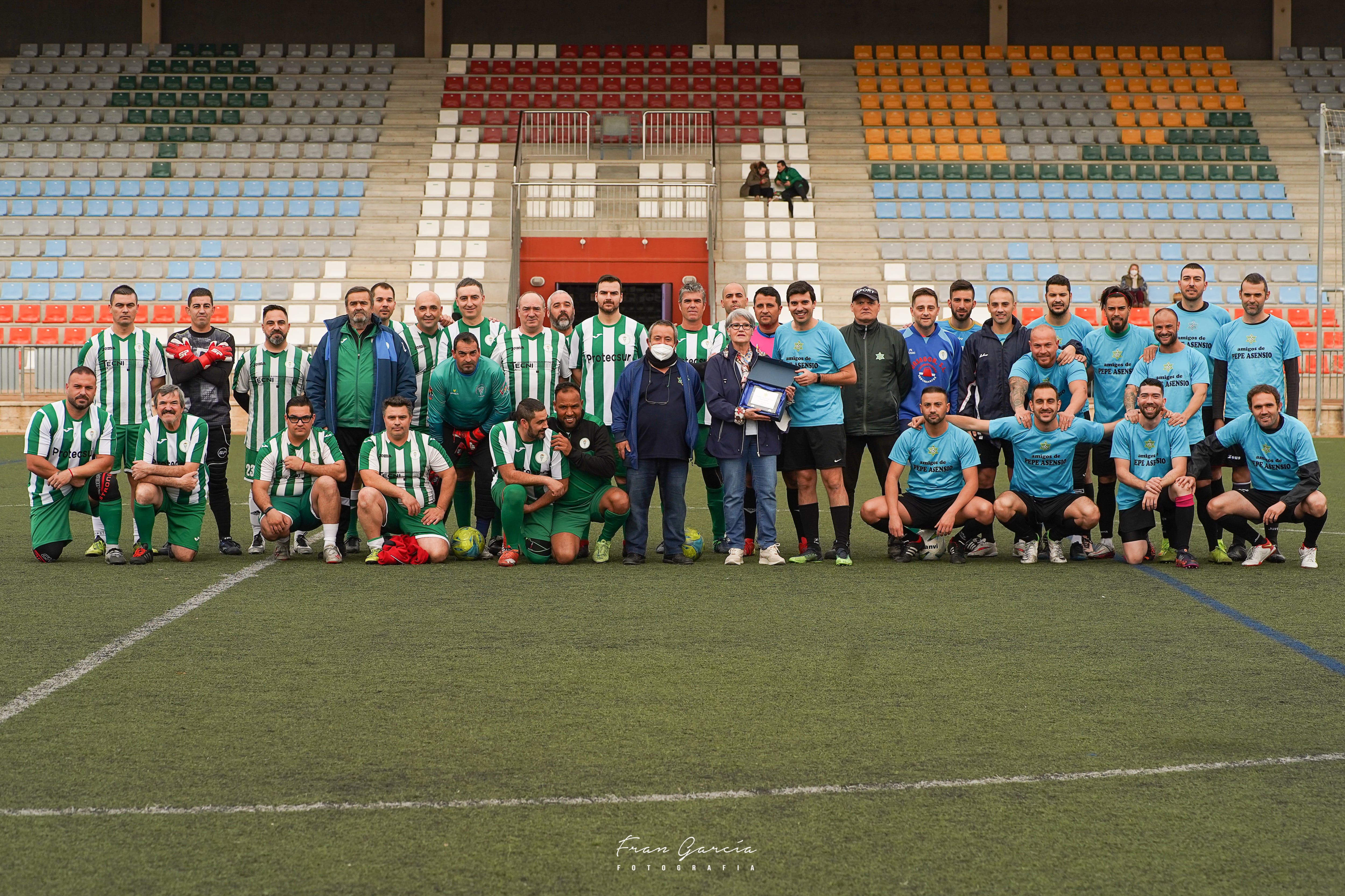 Los equipos en la Ciudad Deportiva de Viator.