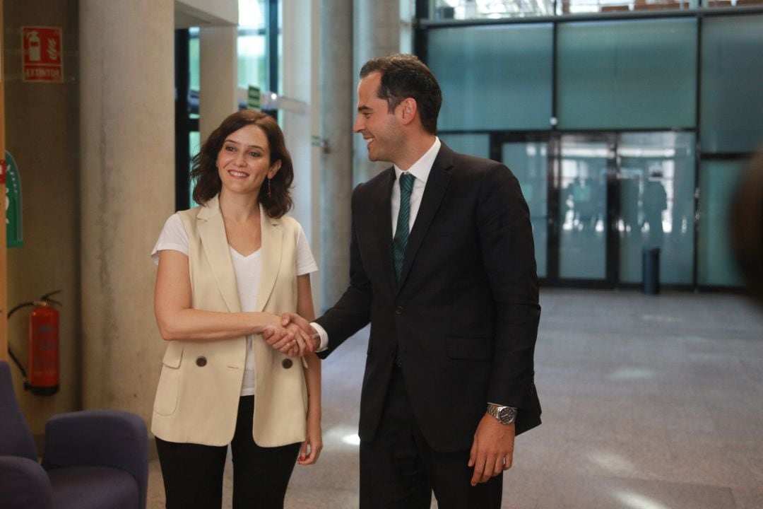 La candidata del PP a la Presidencia de la Comunidad de Madrid, Isabel Díaz Ayuso y el portavoz de Ciudadanos en la Asamblea de Madrid, Ignacio Aguado.